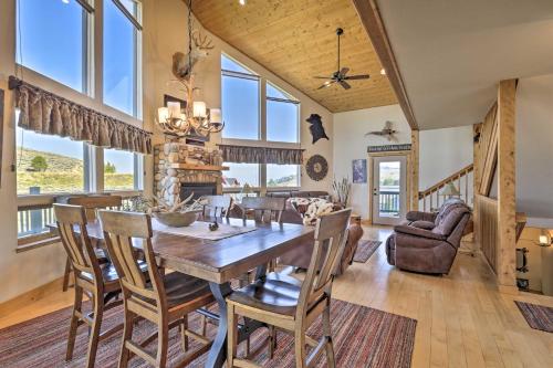Deck, Bar and Mtn Views Grand Granby Retreat!, Granby (foto 6)
