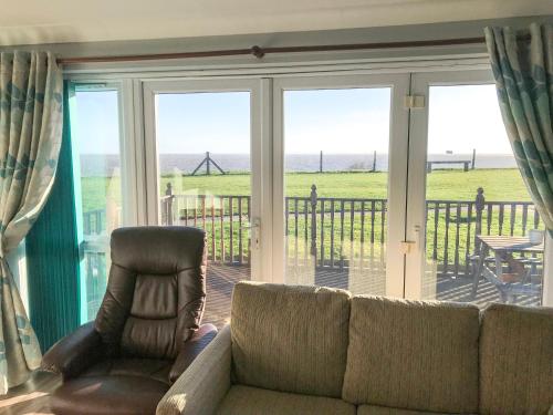 56 Waterside Park Lowestoft - image 3
