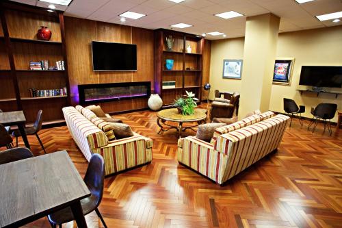홀리데이 인 익스프레스 호텔 앤드 스위트 해리스버그 웨스트 바이 IHG - 숙소 외관