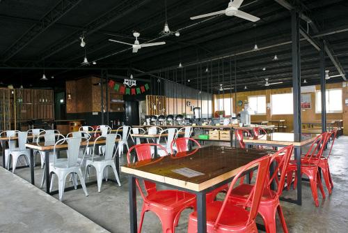 Restaurant, Hotel Good Night near Forest and Bird Garden