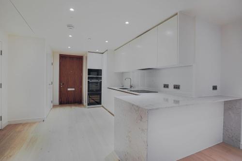 Luxury Apartment, River View Room, Swimming Pool, , London