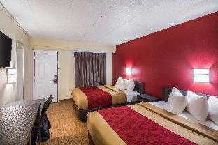 1 Queen Bed, Mobility Accessible Room, Roll-In Shower, Non-Smoking