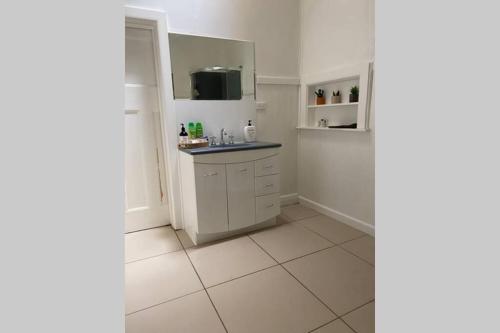A1 Sea Lake Silo Home with a View (Pet Friendly)
