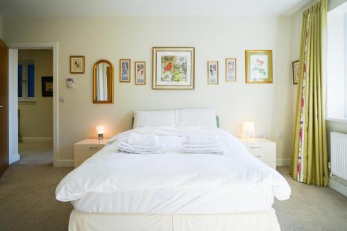 Royal Stuart Lane - Townhouse by the Bay with Parking