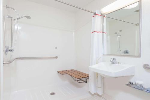 Bathroom, MainStay Suites Orlando Altamonte Springs in Winter Park / Altamone Springs