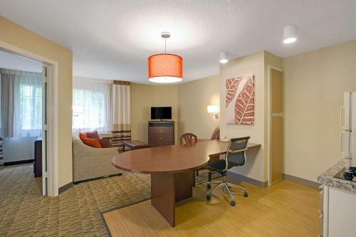 MainStay Suites Northbrook Wheeling