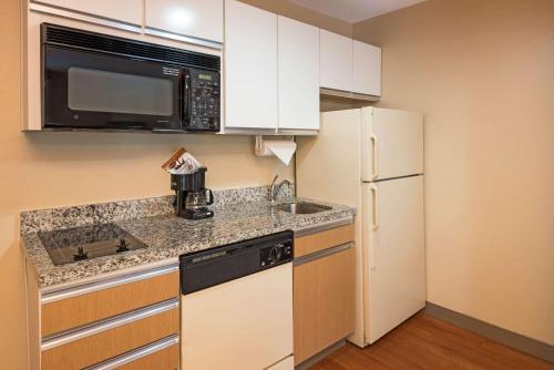 MainStay Suites Charlotte - Executive Park