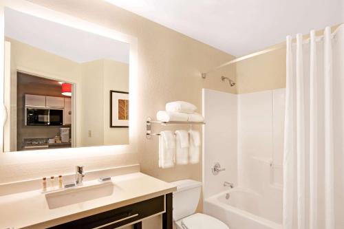 MainStay Suites Charlotte - Executive Park - image 4