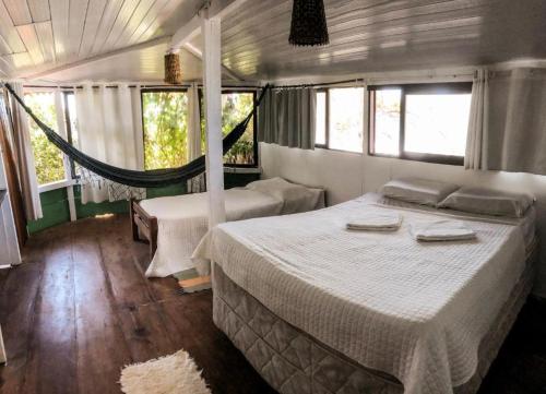 1 double bed, 1 twin bed