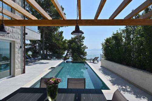 Luxury Beachfront Villa White Bellezza with private pool at the beach on Brac island - Sumartin - Accommodation - Selca