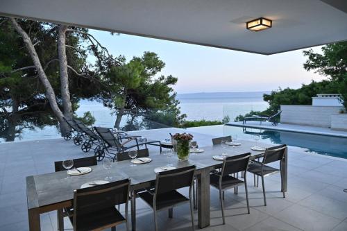 Luxury Beachfront Villa White Bellezza with private pool at the beach on Brac island - Sumartin - image 8