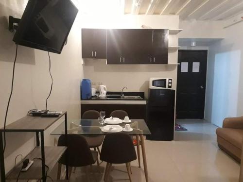 Angels Travellers Transit House Located in Parañaque, Angels Travellers Transit House @ Kassel Residenc is a perfect starting point from which to explore Manila. The property has everything you need for a comfortable stay. Daily h