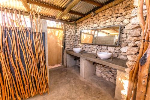 Zuhanyzó, Etosha Village Campsite in Outjo