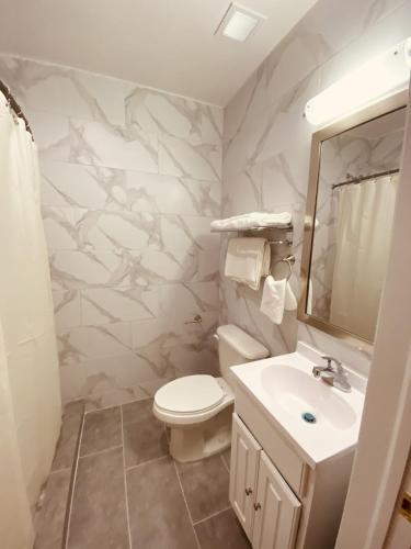 Surface Inn Brooklyn - image 6