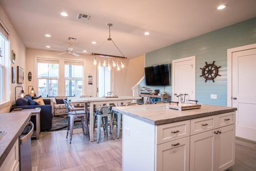 Hip Nautic condo - image 6
