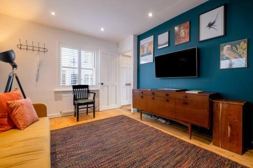 Super cool, industrial-styled house with parking gîte à louer Brighton