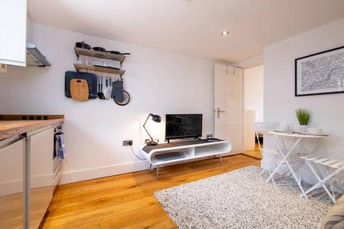 Cute, Cosy And Central - Modern One Bedroom Apt, , West Sussex