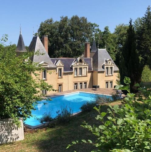 Chateau de Bonnevaux - Accommodation - Villeneuve-de-Marc