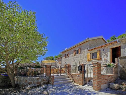 Lovely Holiday Home in Starigrad