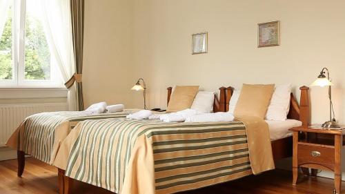 2 twin beds