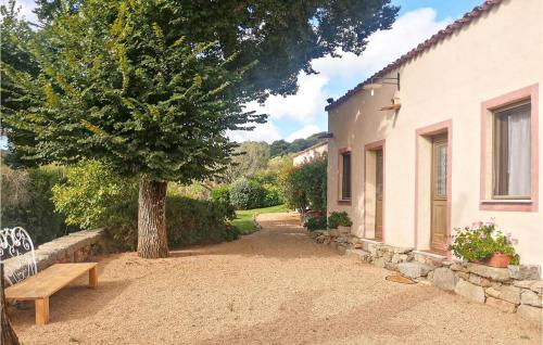  Awesome home in Luogosanto with 6 Bedrooms, WiFi and Outdoor swimming pool, Unterkunft in Luogosanto