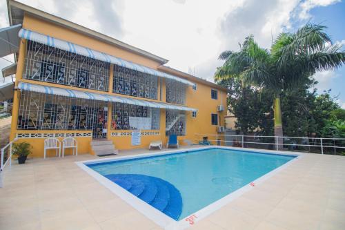 9 bed Villa Montego 10 minute walk to the Beach