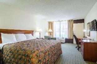 Rodeway Inn & Suites Greensboro Southeast