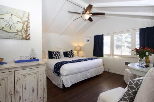 Lamp Lighter Inn & Sunset House Suites