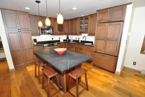 Courtside Townhomes - image 2