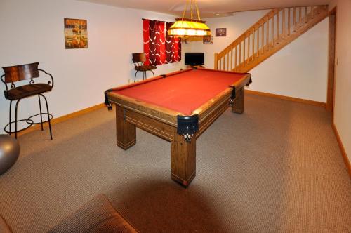 Cascade Village Area 5 bed 4 bath Walk to lift! - image 2