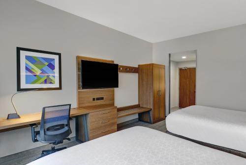 Suite with Two Queen Beds and Hearing Accessible Tub - Non-Smoking