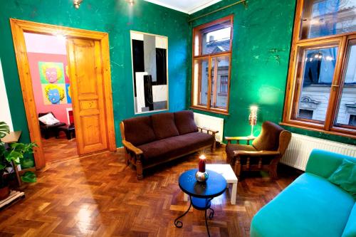 Art Hole Hostel