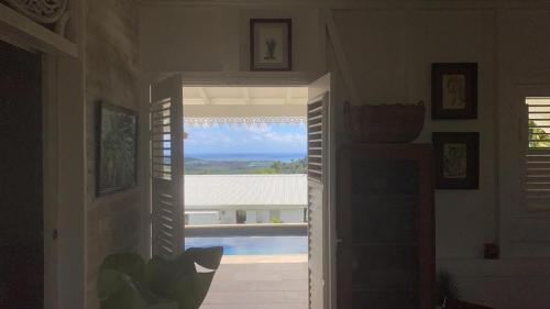 Villa 1 de standing 80m2 avec piscine et vue imprenable sur la mer et sur la campagne in Riviere-Salee