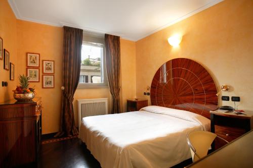 Hotel Gregoriana Stop at Hotel Gregoriana to discover the wonders of Rome. The hotel offers a wide range of amenities and perks to ensure you have a great time. Free Wi-Fi in all rooms, 24-hour front desk, luggage sto