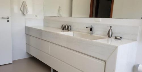 CASA LUXO CONDOMINIO FECHADO PRAIA ENSEADA