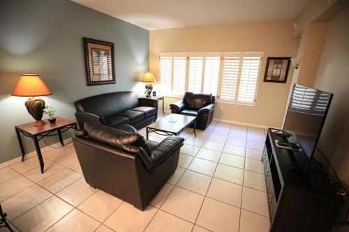 Deluxe One-Bedroom Suite Lodge - East Campus