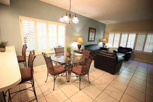 Deluxe Three-Bedroom Suite Lodge - East Campus