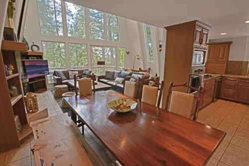New Listing! Amazing Lake Getaway Near Slopes home - image 3
