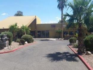 Days Hotel by Wyndham Peoria Glendale Area