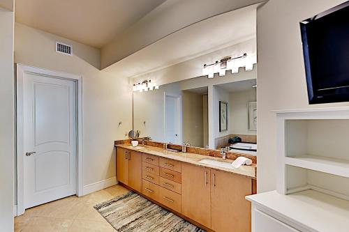 Turquoise Place condo - image 8