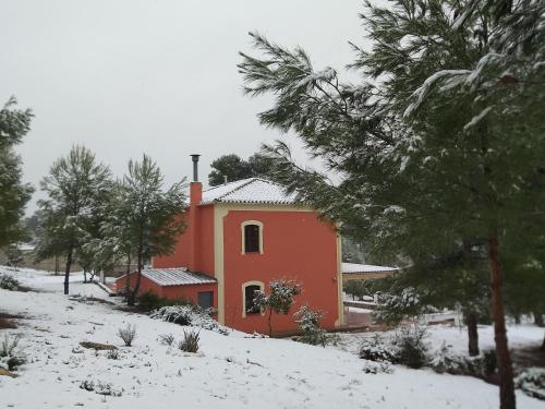  Casita Roja. Alójate en la Sierra de Mariola. in Bañeres de Mariola