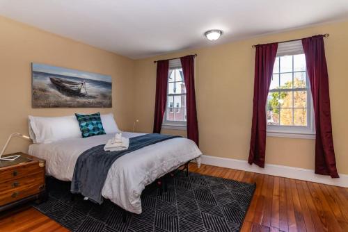 915CountyLineRoad Luxury Mainline Train Colleges in Bryn Mawr, USA