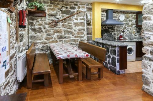 4 bedrooms house with jacuzzi furnished garden and wifi at Tineo