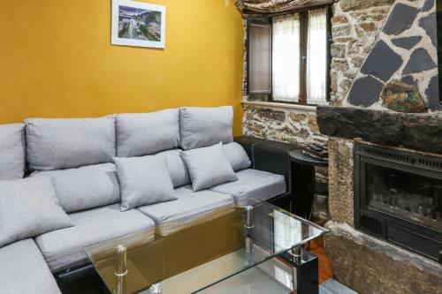 4 bedrooms house with jacuzzi furnished garden and wifi at Tineo