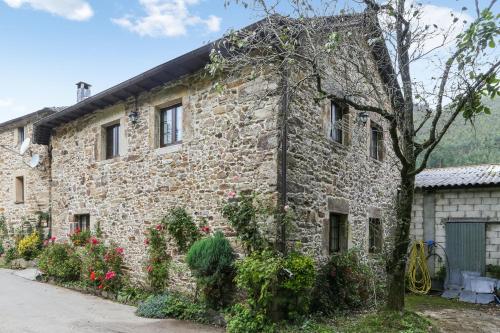. Spacious Tineo House with Garden.
