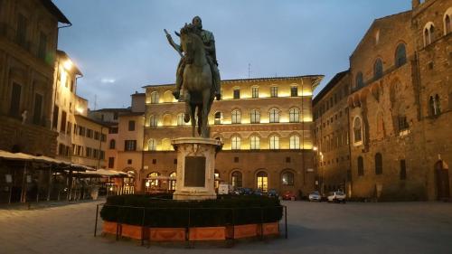 Maison Orange - image 8