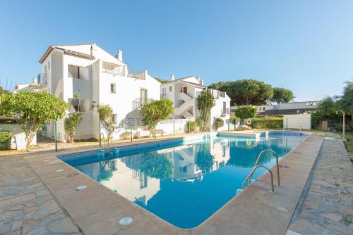  Apartamento en Playa Benamara, Pension in Estepona