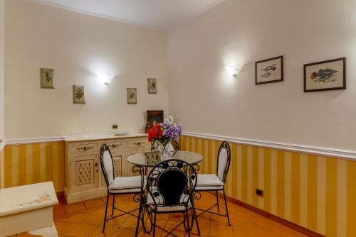 San Pietro Cozy Apartment with Terrace!, Рим (фото 9)