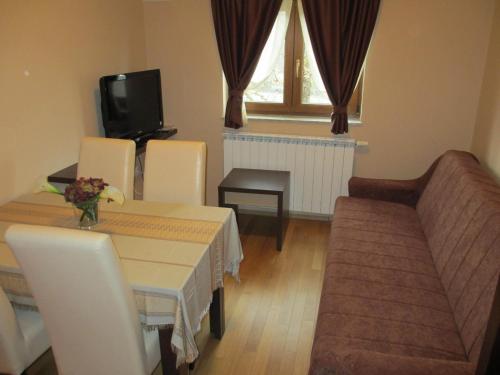 Apartments Manjan in Krasno Poļje