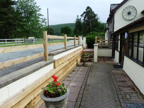 Vulcan Lodge Cottages - main image